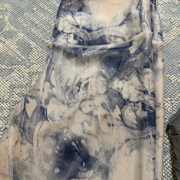 LOT of 2 - LULULEMON top sz 4 and 2 Bird leggings sz S - Picture 6 of 12